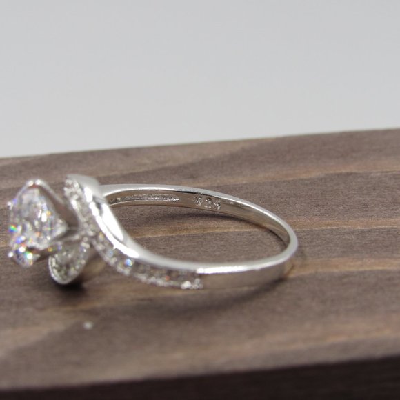 Size 7.75 Sterling Brilliant CZ Diamond Band Ring - Picture 5 of 8